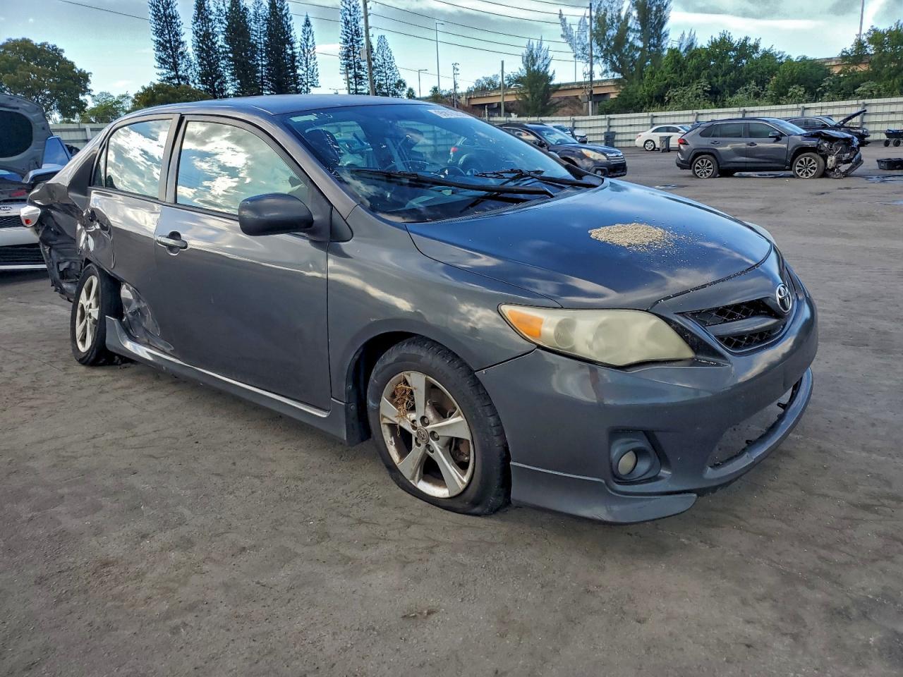 2013 Toyota Corrola - Image 4