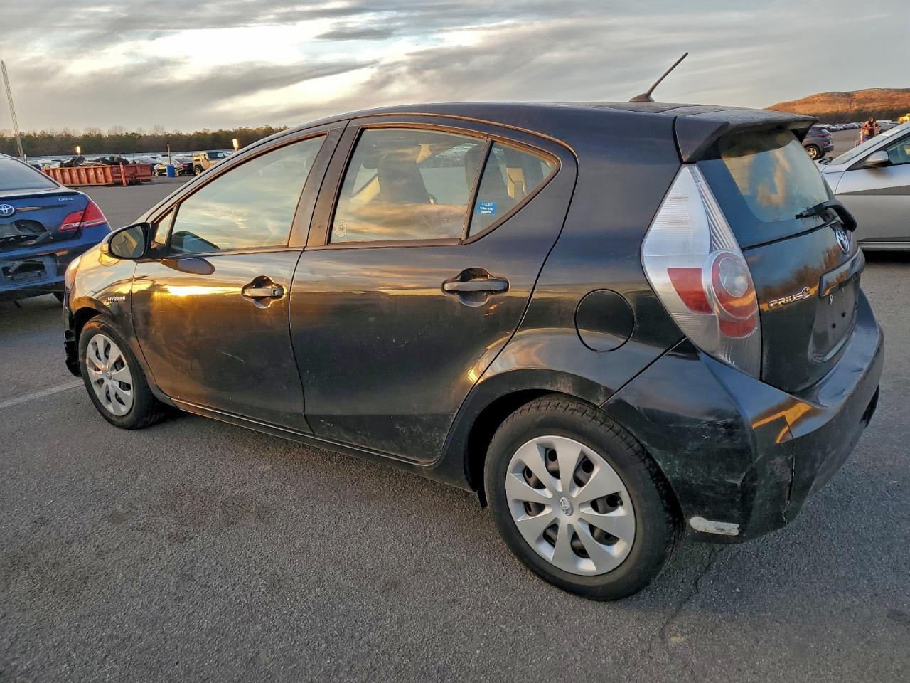 2013 Toyota Prius C - Фото 2