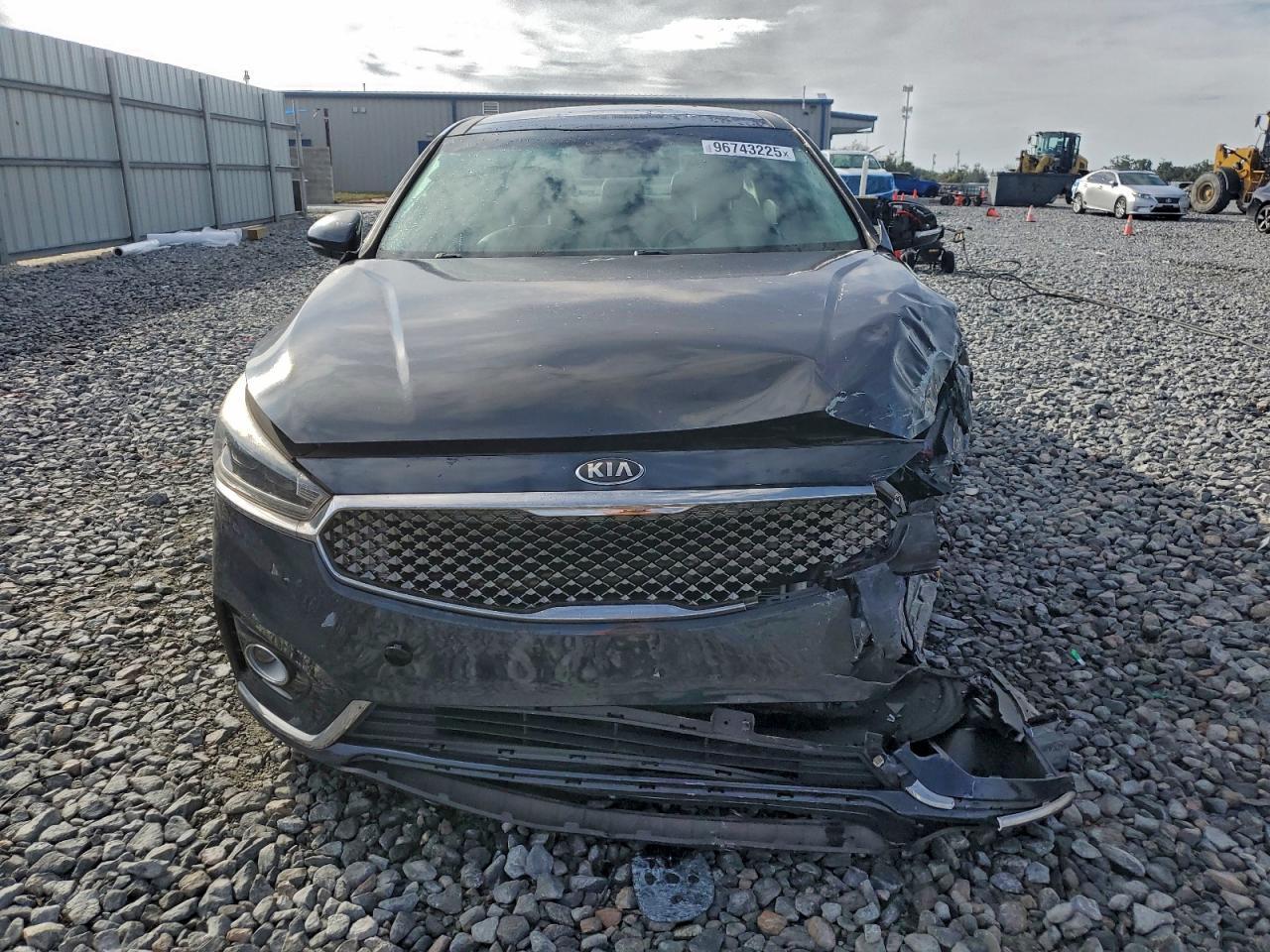 2017 Kia Cadenza Premium - Image 5