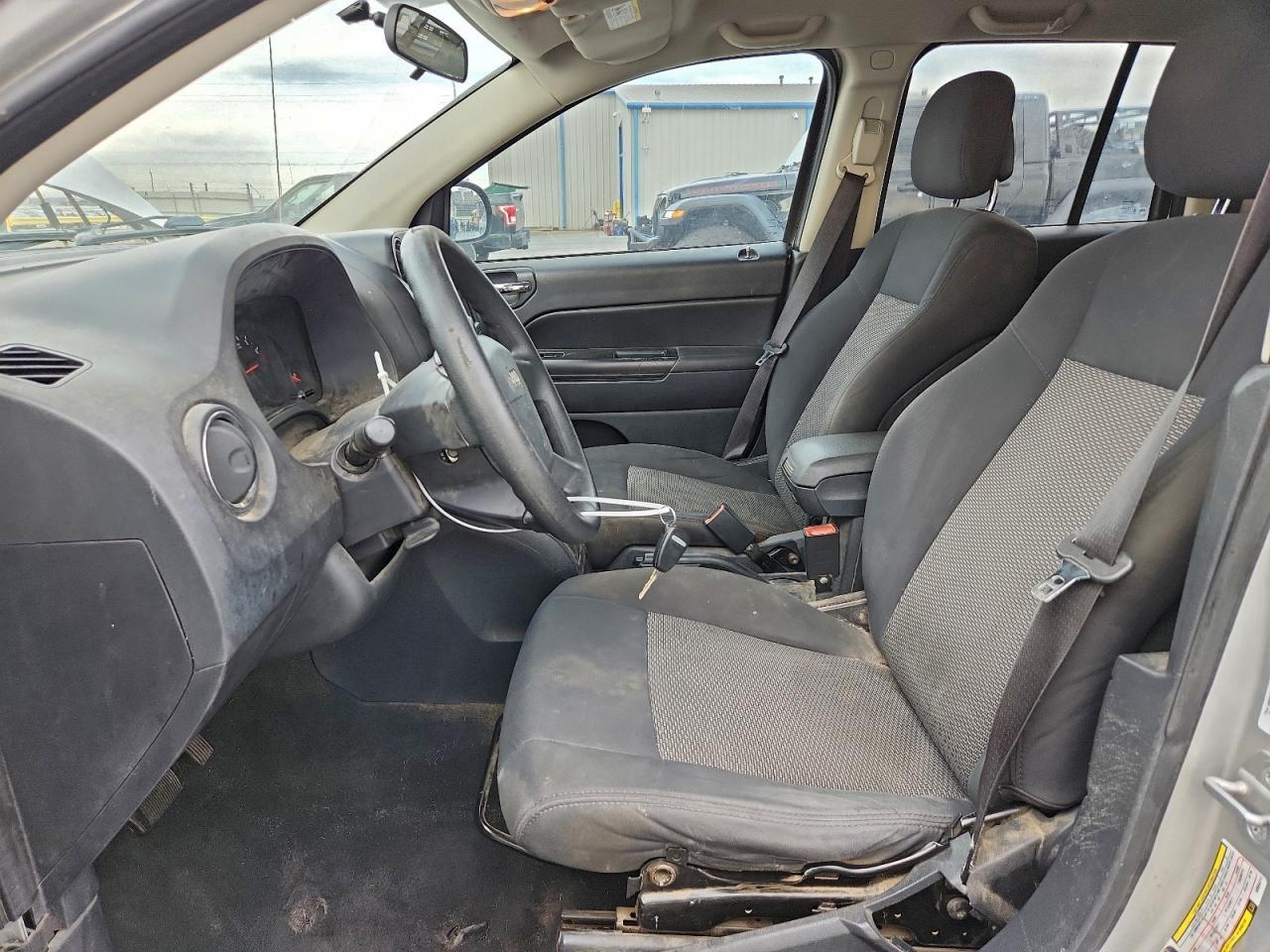 2010 Jeep Compass - Image 7