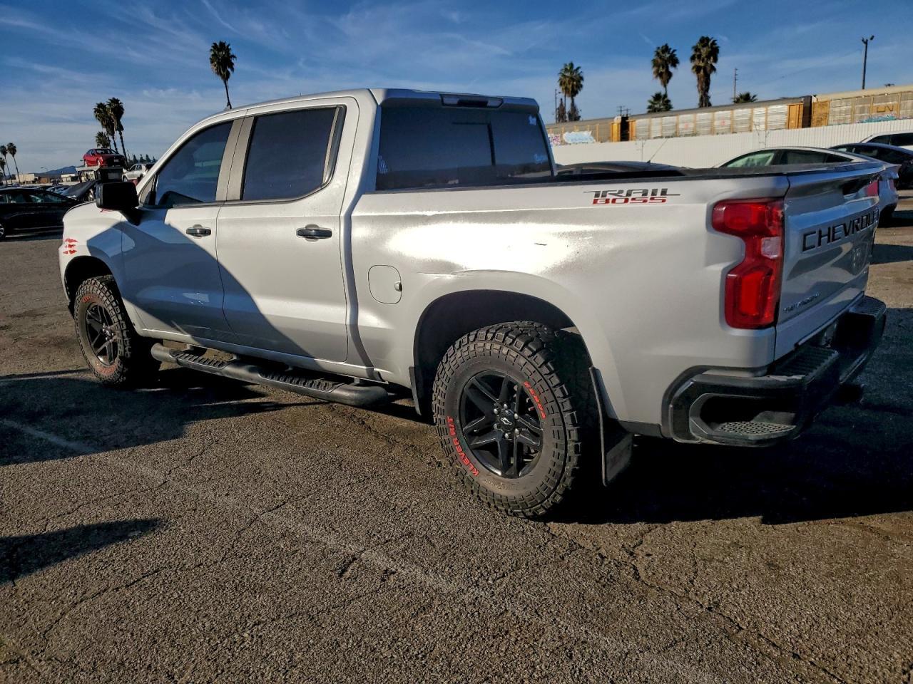2020 Chevrolet Silverado K1500 Lt Trail Boss - Фото 2
