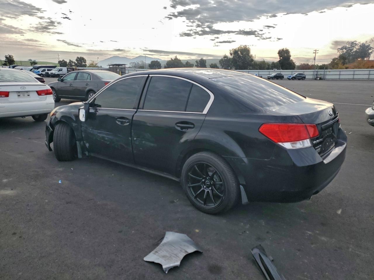 2010 Subaru Legacy 2.5I Limited - Фото 2