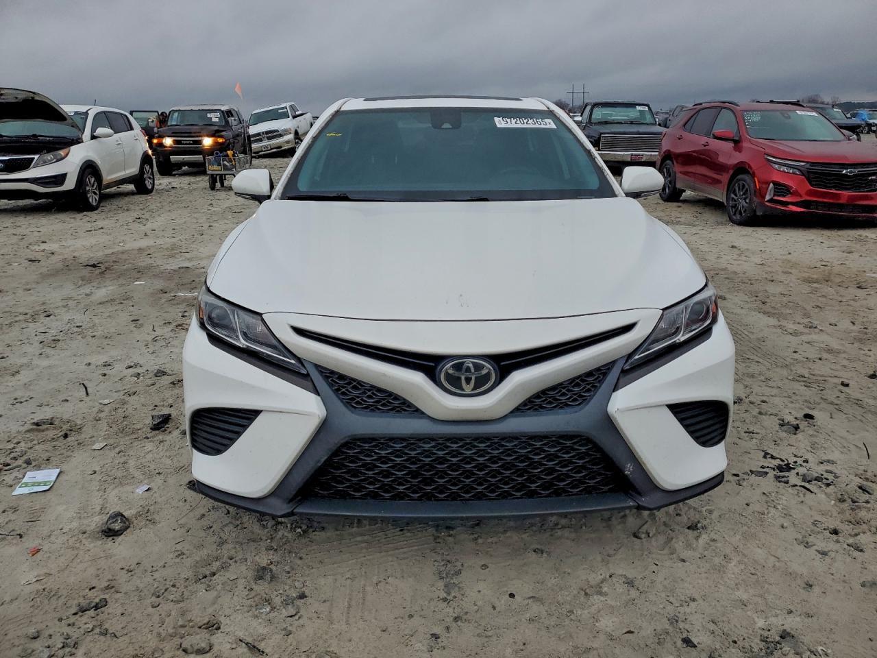 2020 Toyota Camry Se - Image 5