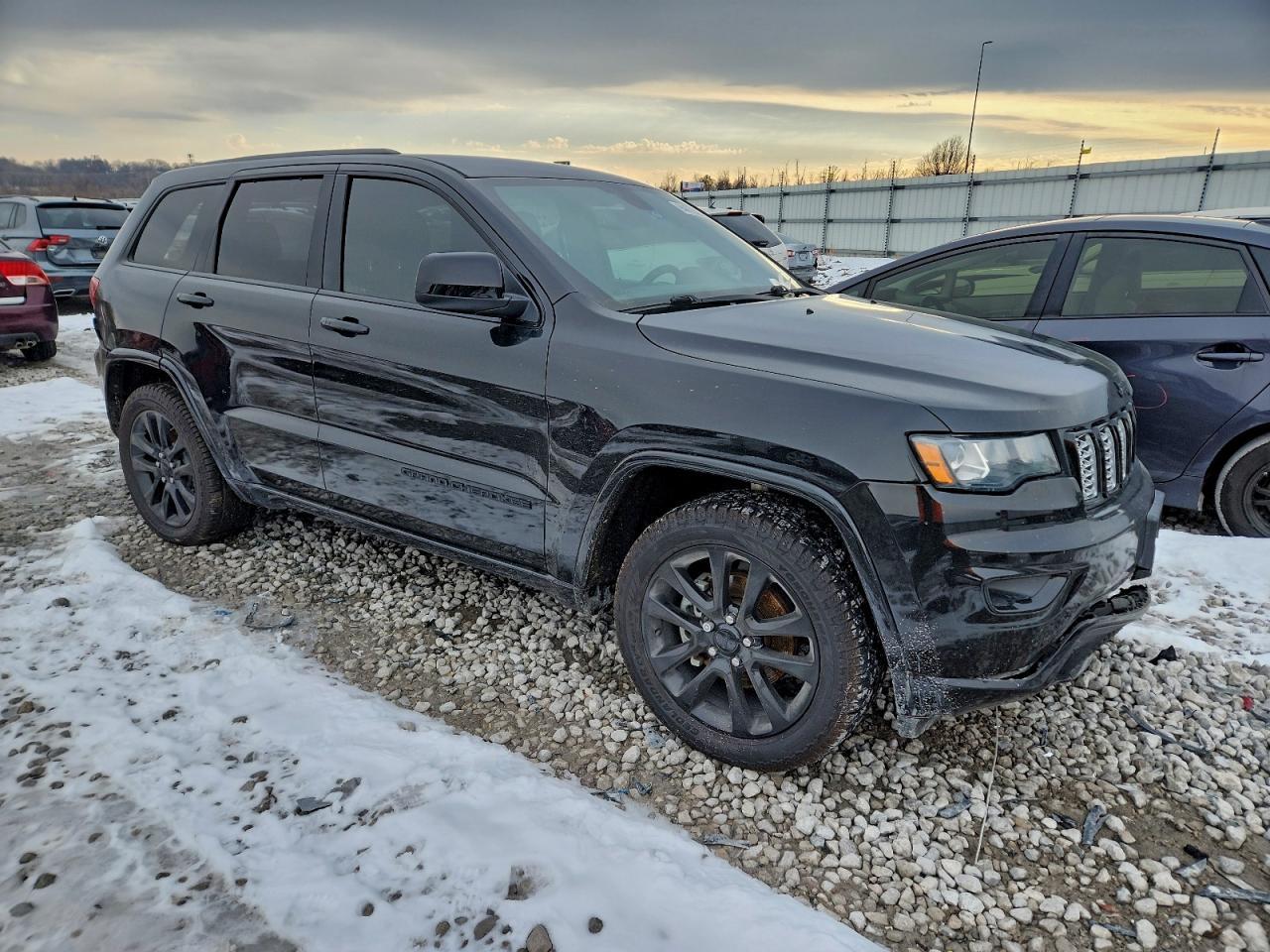 2019 Jeep Grand Cherokee Laredo - Image 4