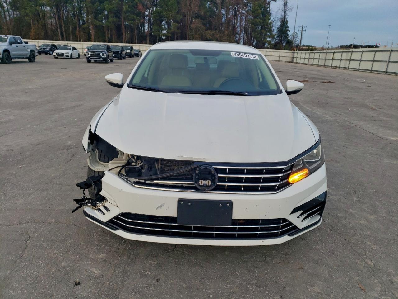 2017 Volkswagen Passat R-Line - Фото 5