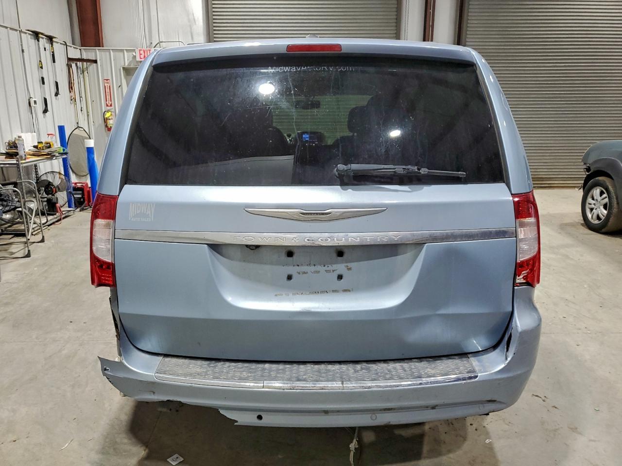 2013 Chrysler Town & Country Touring L - Фото 6