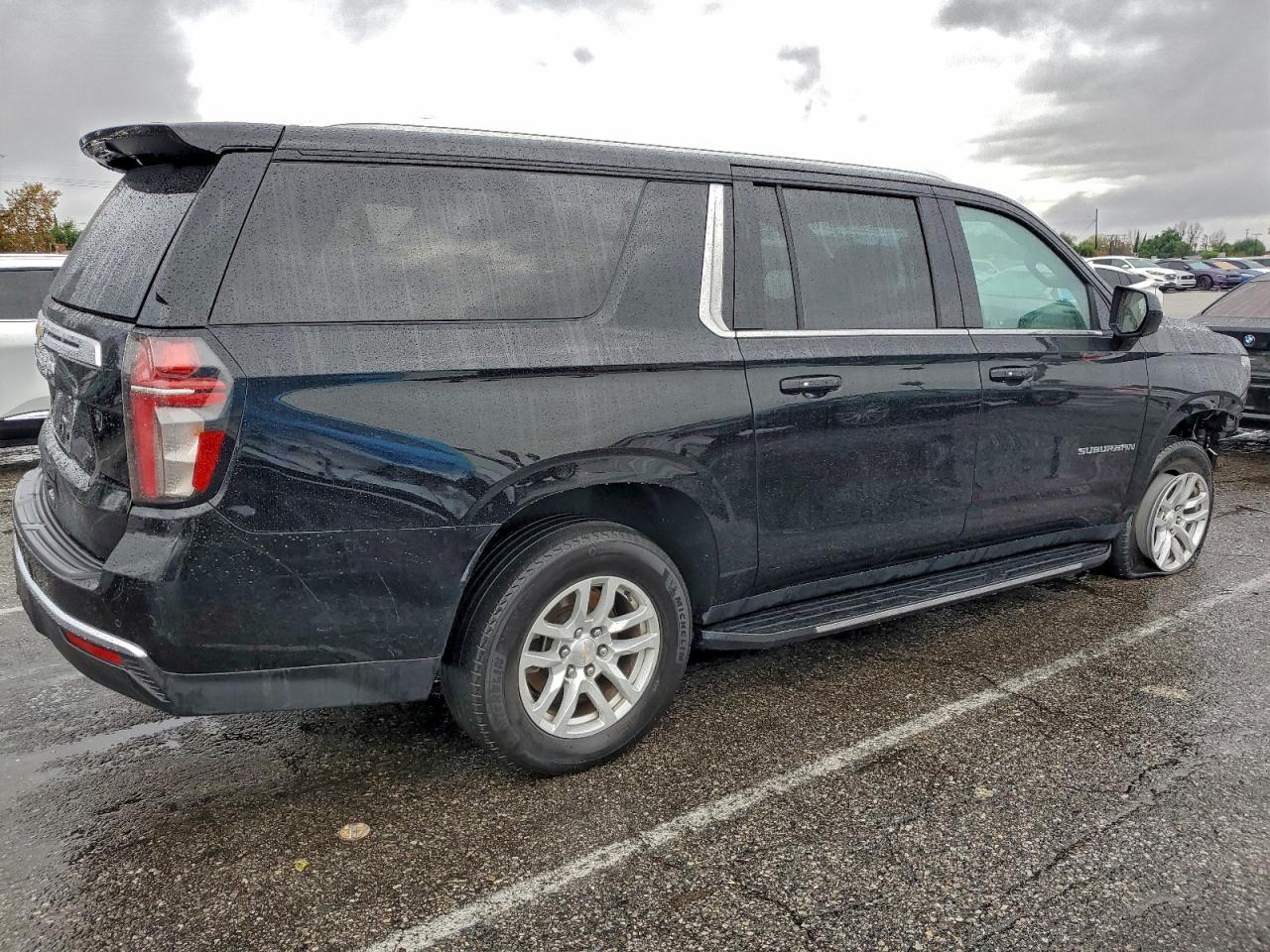 2023 Chevrolet Suburban C1500 Ls - Image 3