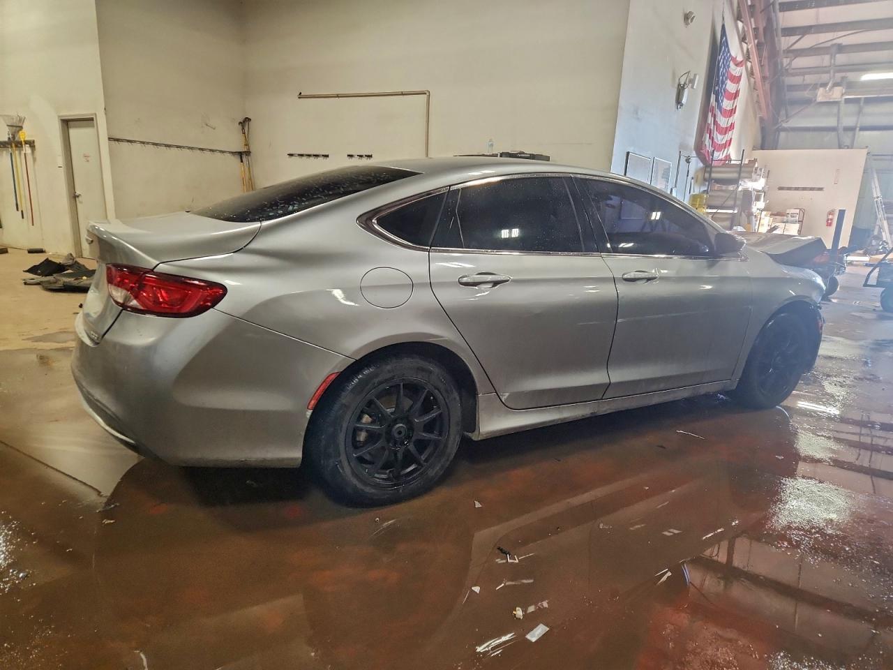 2015 Chrysler 200 Limited - Фото 3