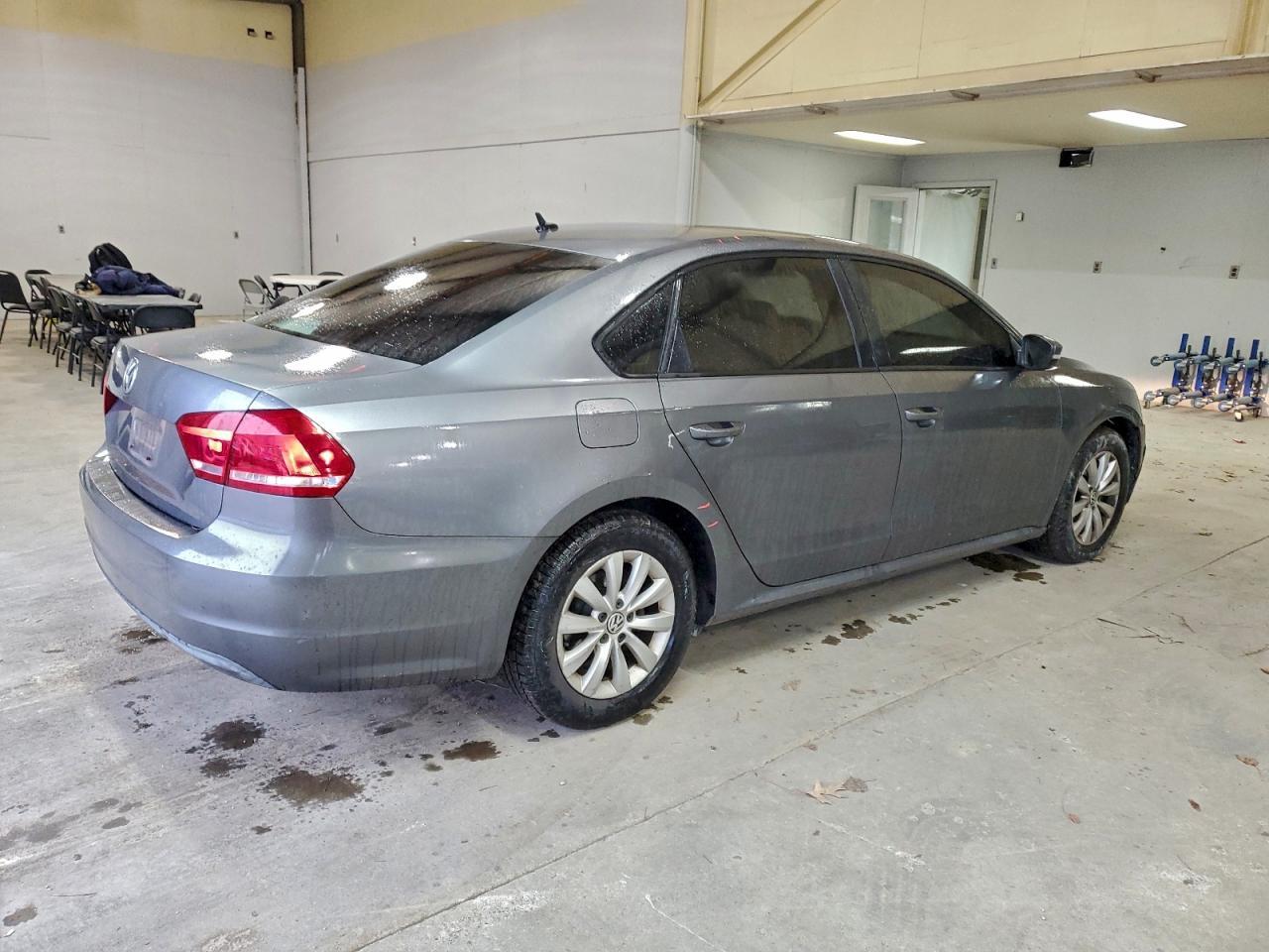 2013 Volkswagen Passat S - Image 3