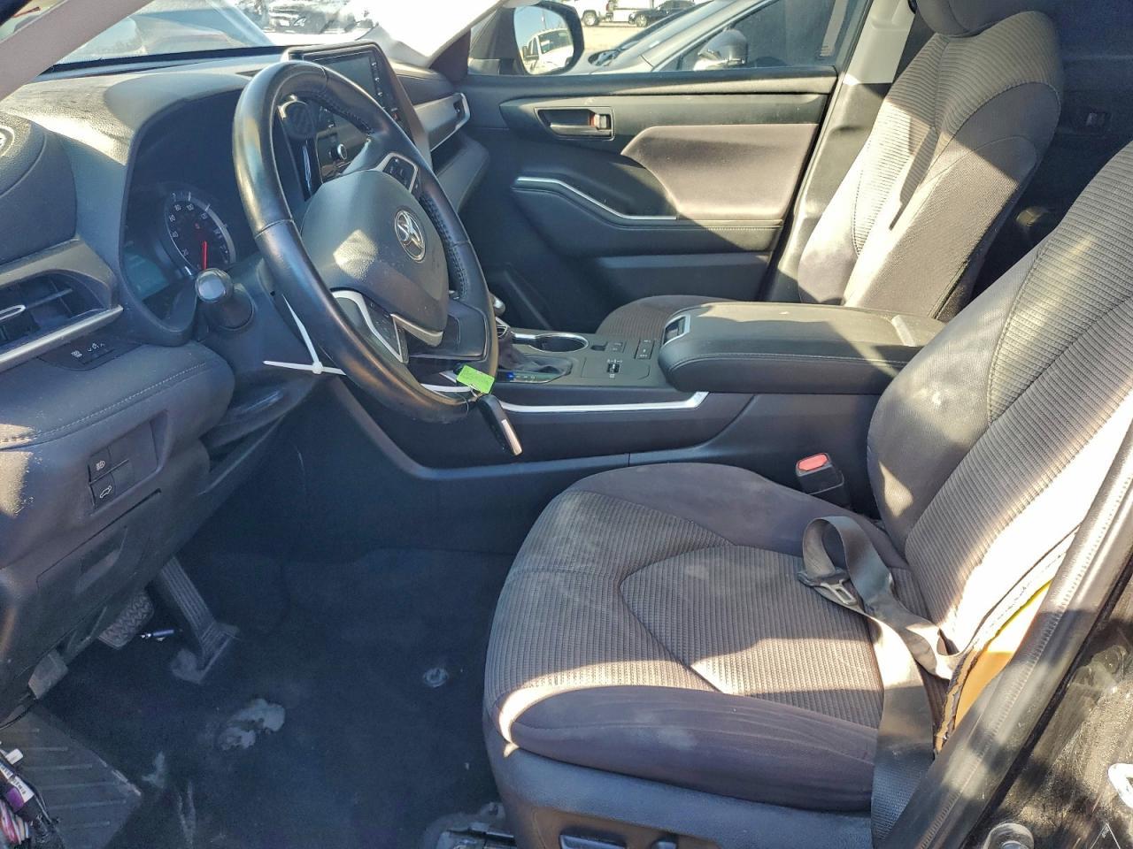 2022 Toyota Highlander L - Image 7