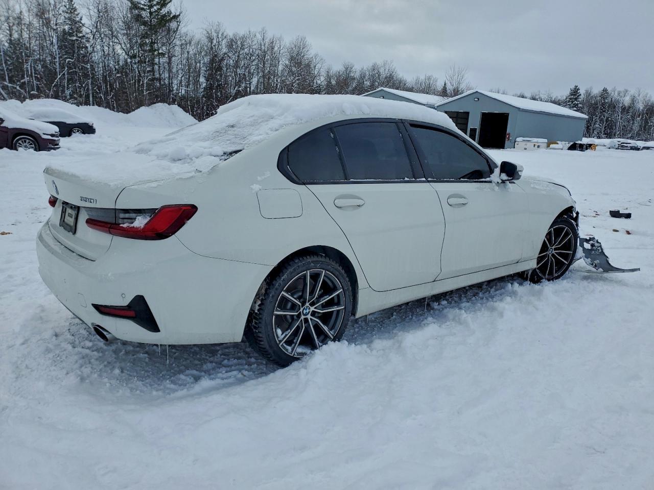 2020 BMW 330Xi - Фото 3