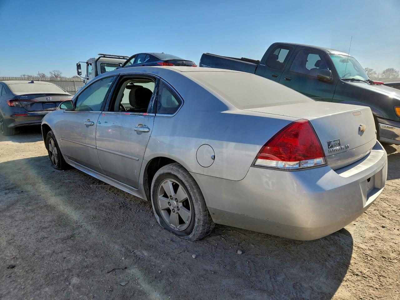 2010 Chevrolet Impala Lt - Image 2