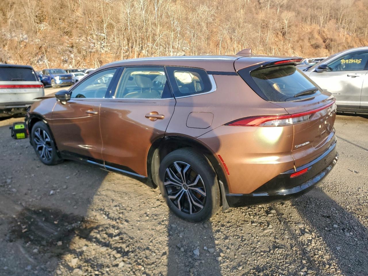 2025 Toyota Crown Signia Xle - Фото 2