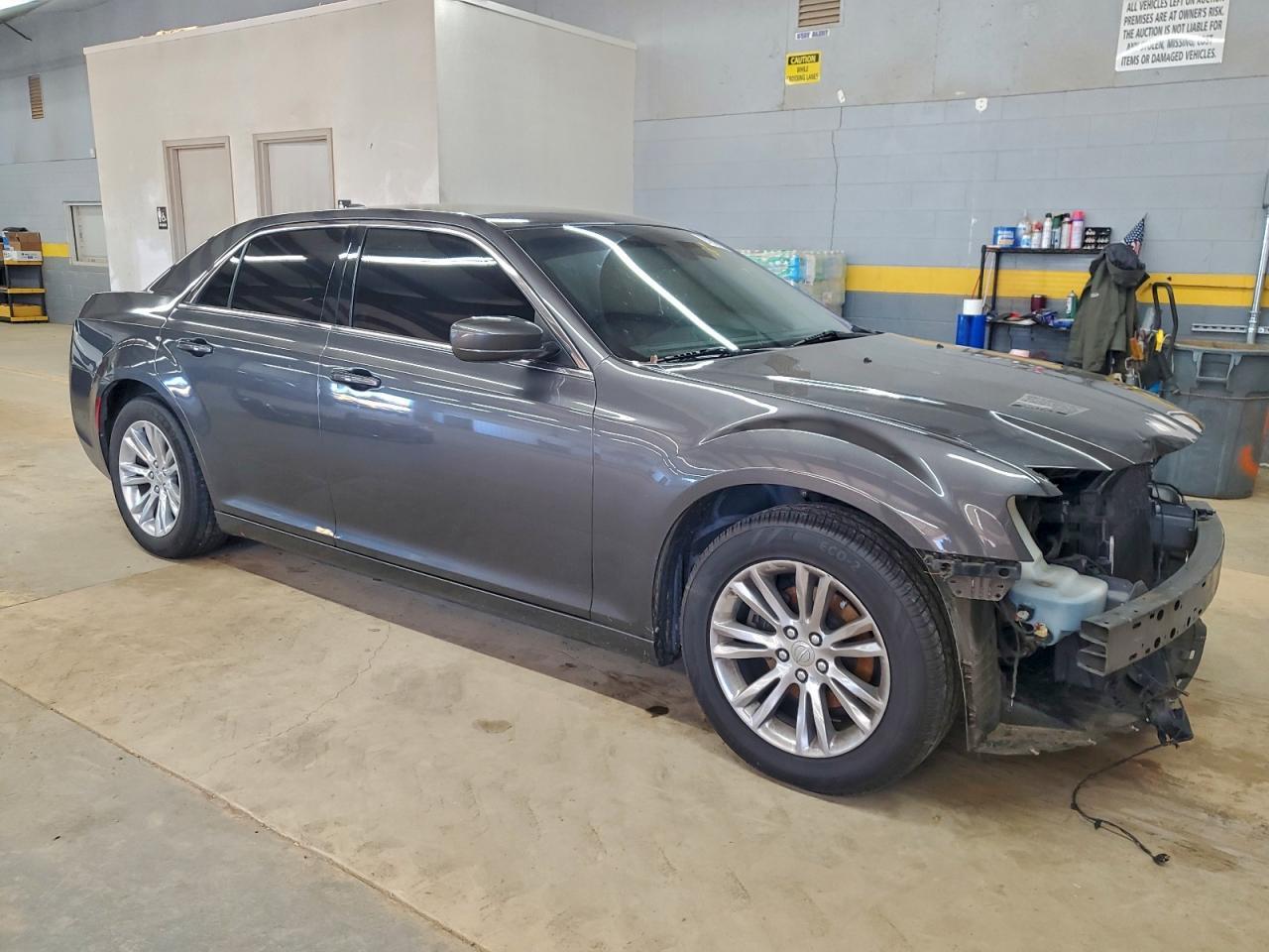 2018 Chrysler 300 Touring - Фото 4
