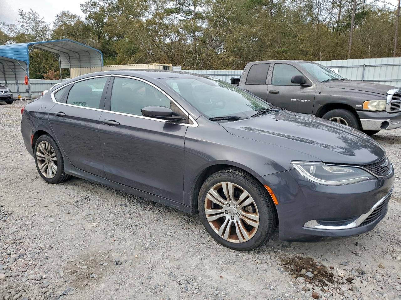 2016 Chrysler 200 Limited - Image 4