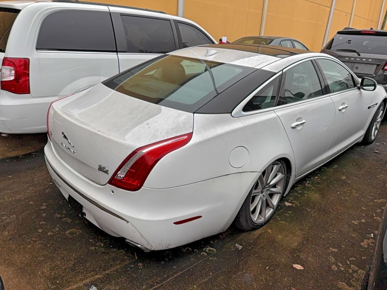 2013 Jaguar Xj - Image 4