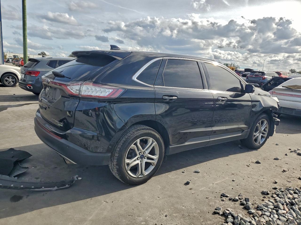 2016 Ford Edge Titanium - Image 3