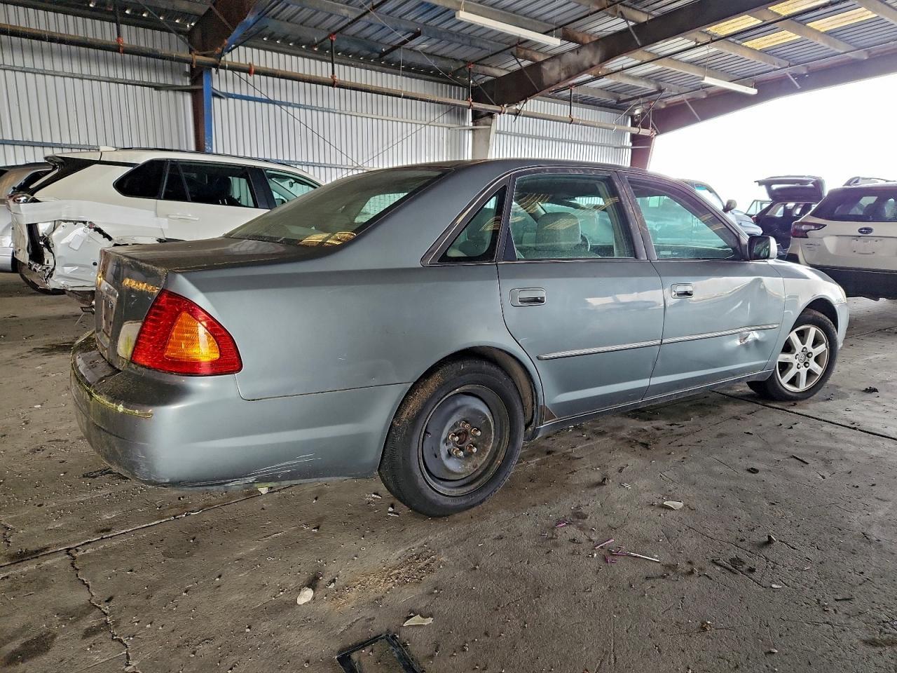 2001 Toyota Avalon - Image 3