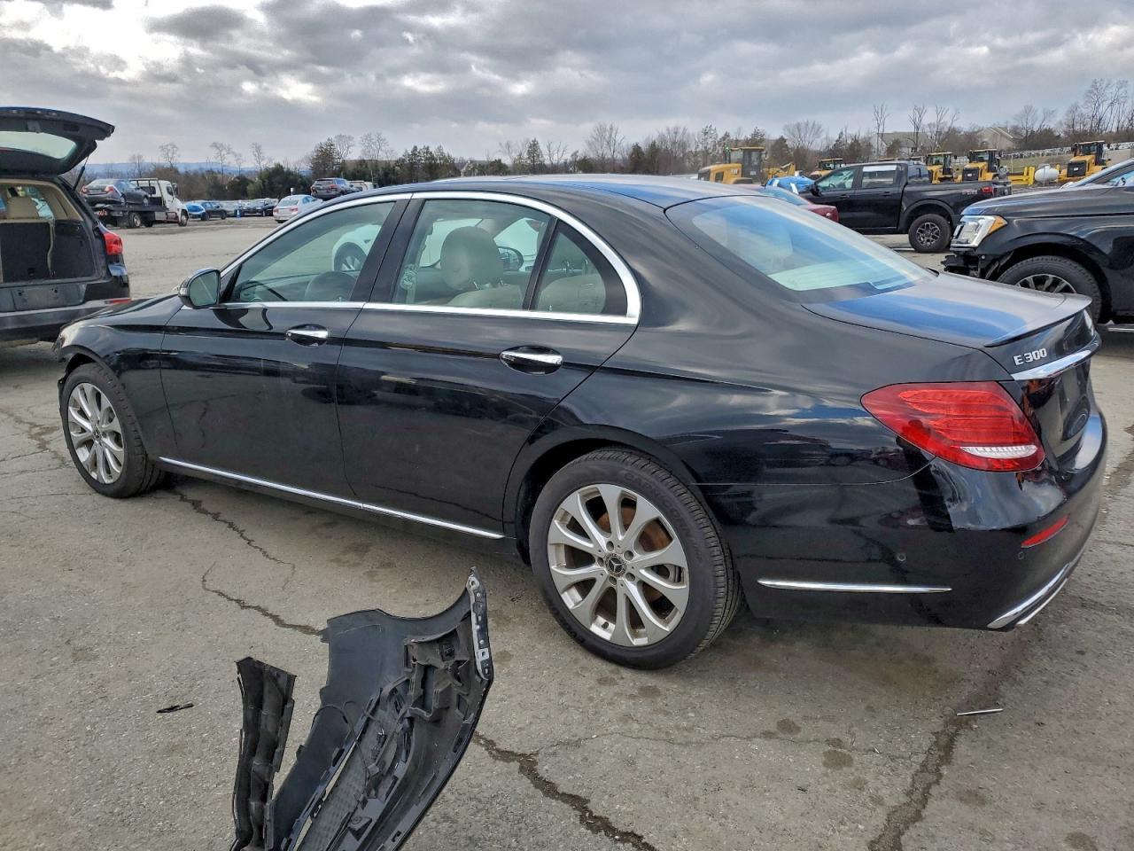 2018 Mercedes-Benz E 300 4Matic - Фото 2