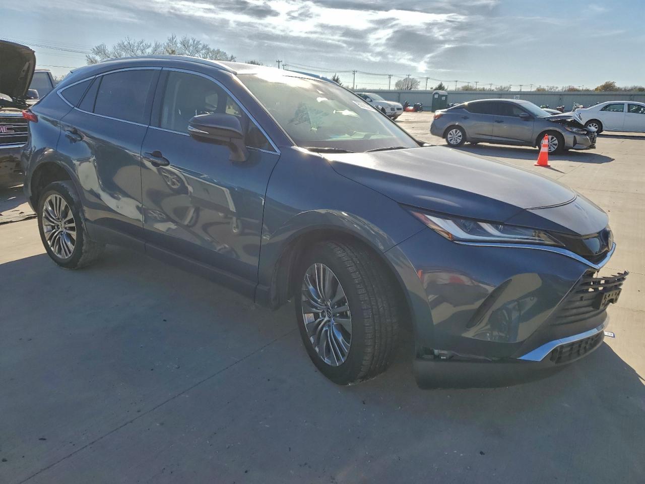 2022 Toyota Venza Le - Image 4