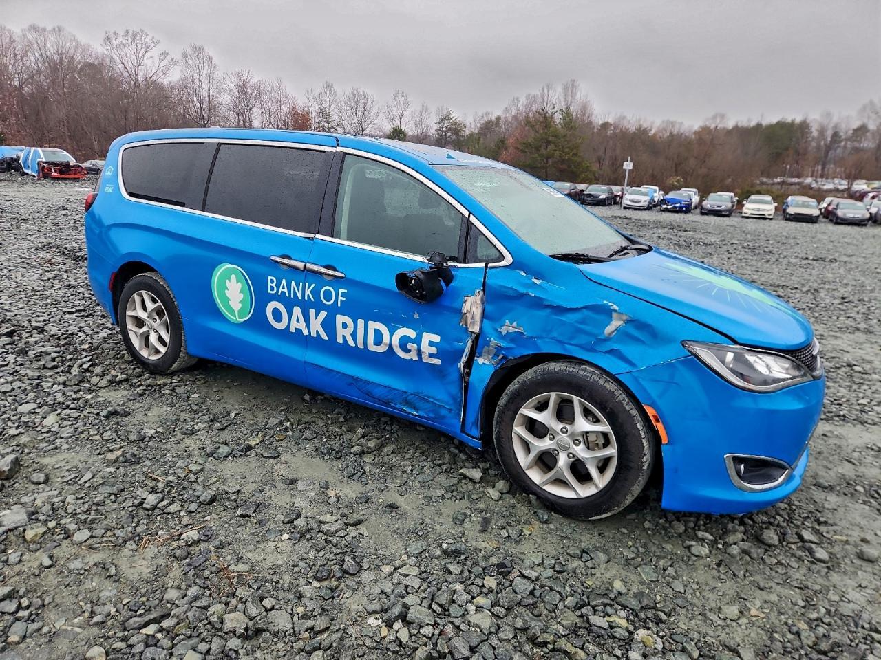 2017 Chrysler Pacifica Touring L - Image 4
