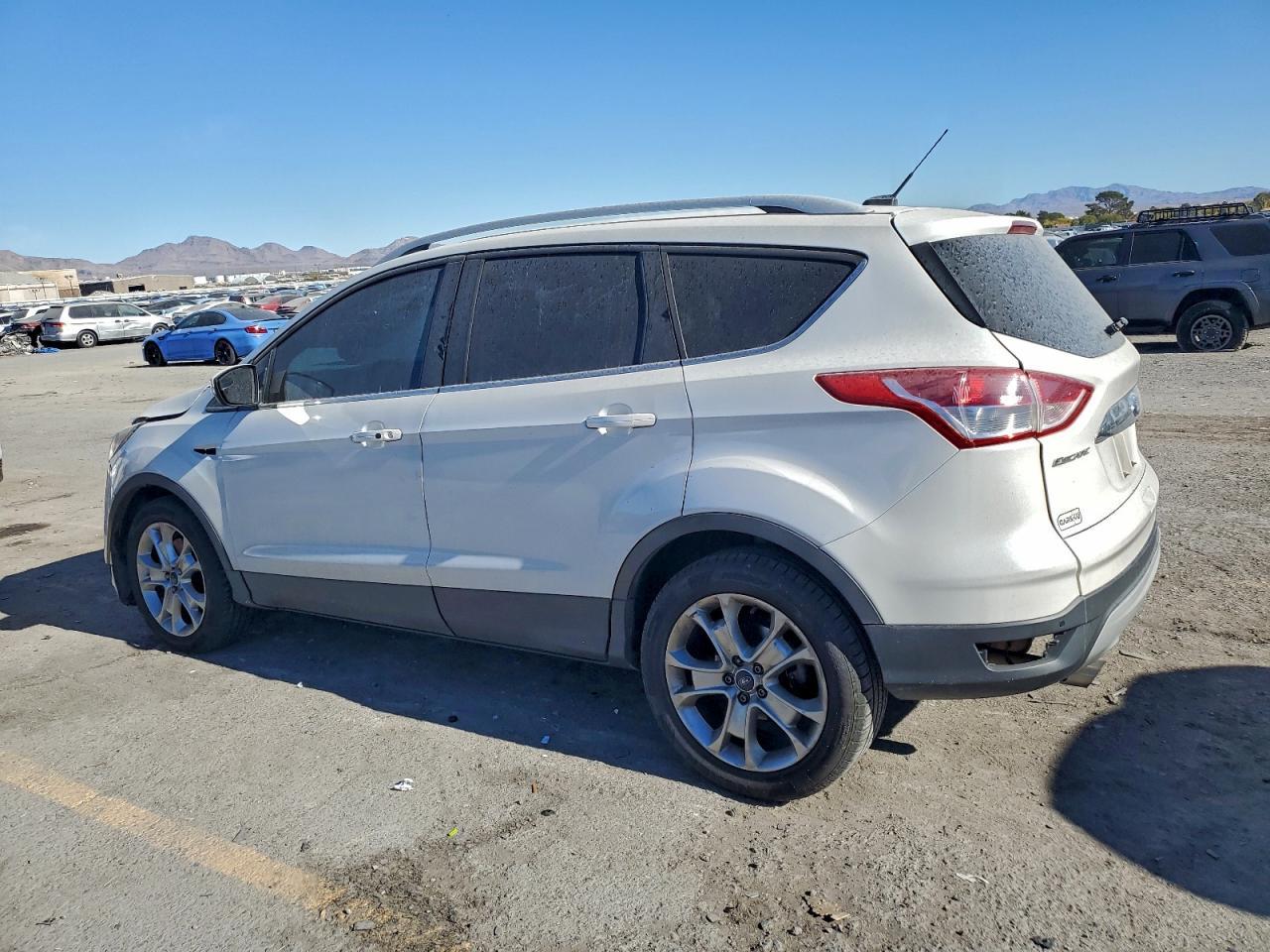 2016 Ford Escape Titanium - Фото 2