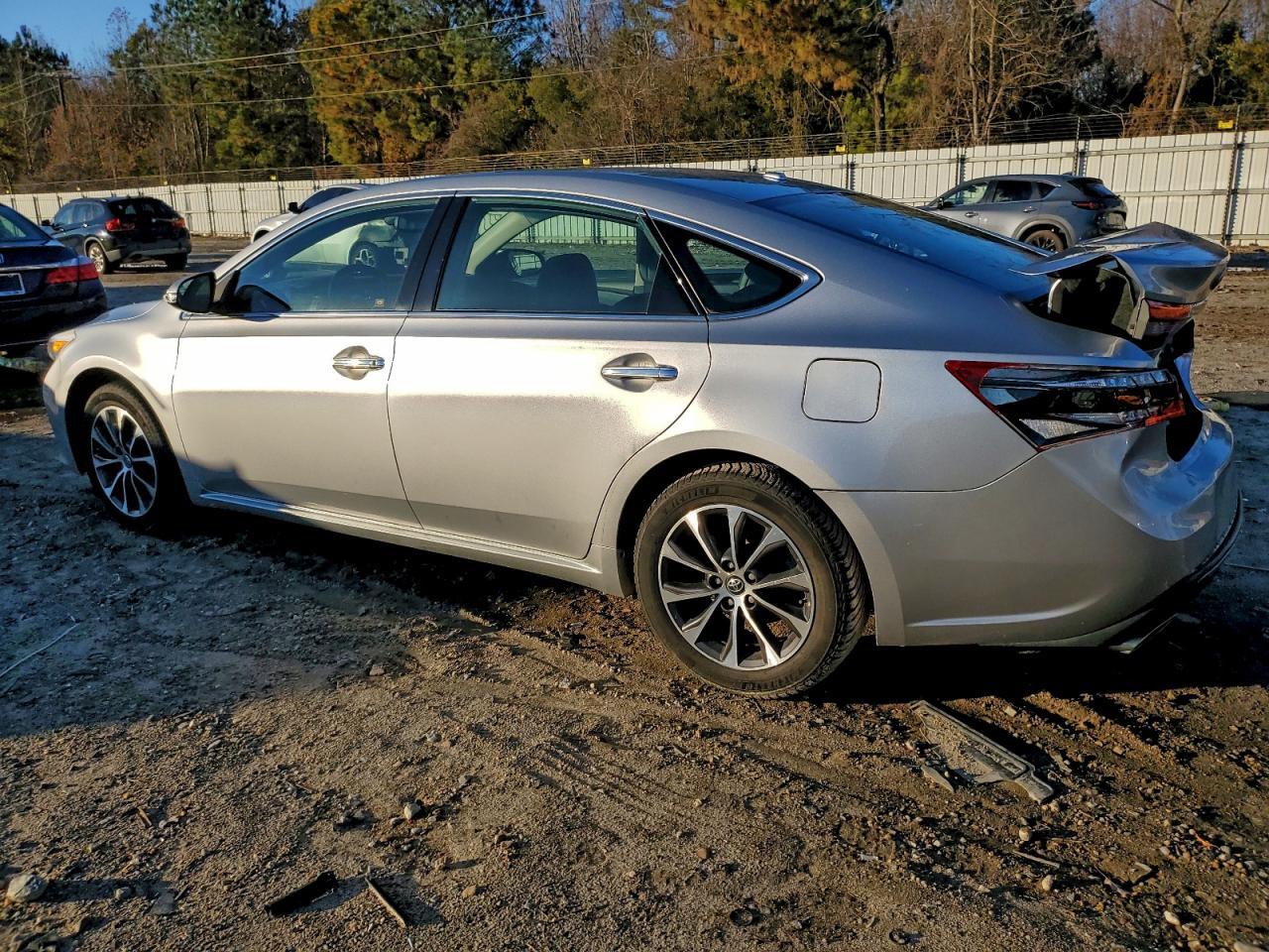 2018 Toyota Avalon Xle - Фото 2