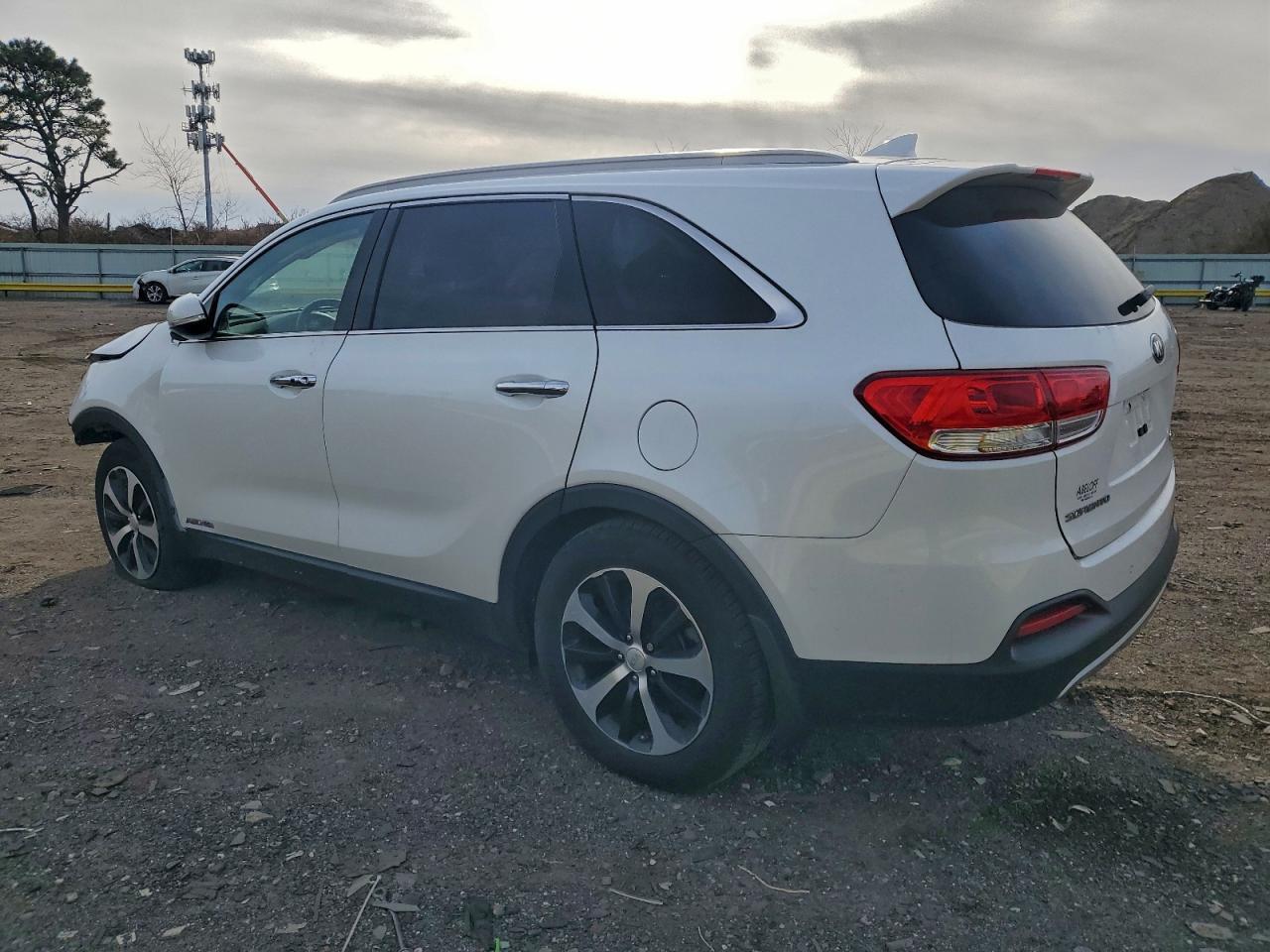 2017 Kia Sorento Ex - Image 2