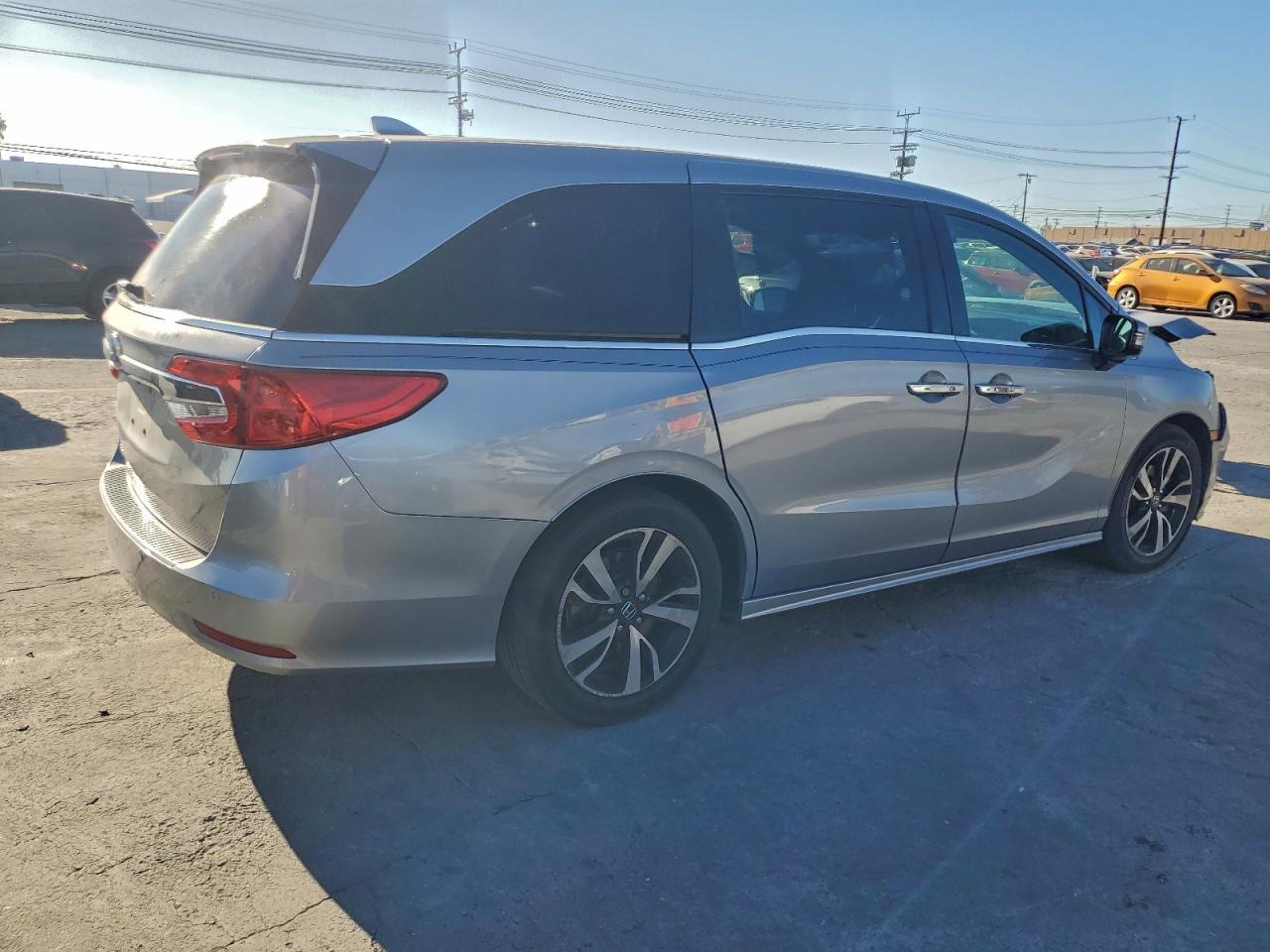 2018 Honda Odyssey Elite - Фото 3
