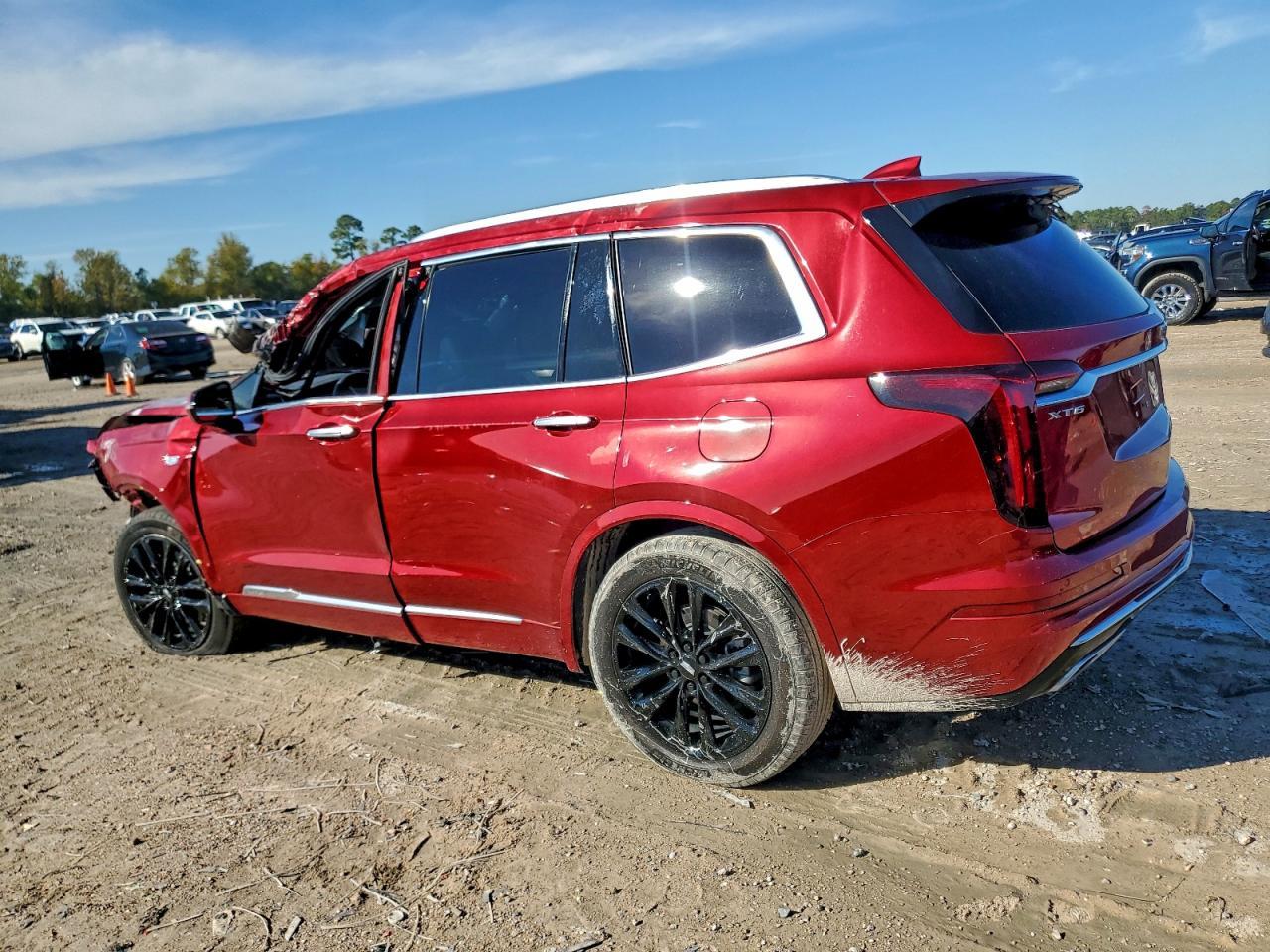 2023 Cadillac Xt6 Luxury - Image 2