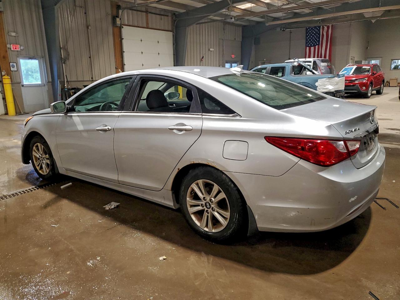 2013 Hyundai Sonata Gls - Image 2