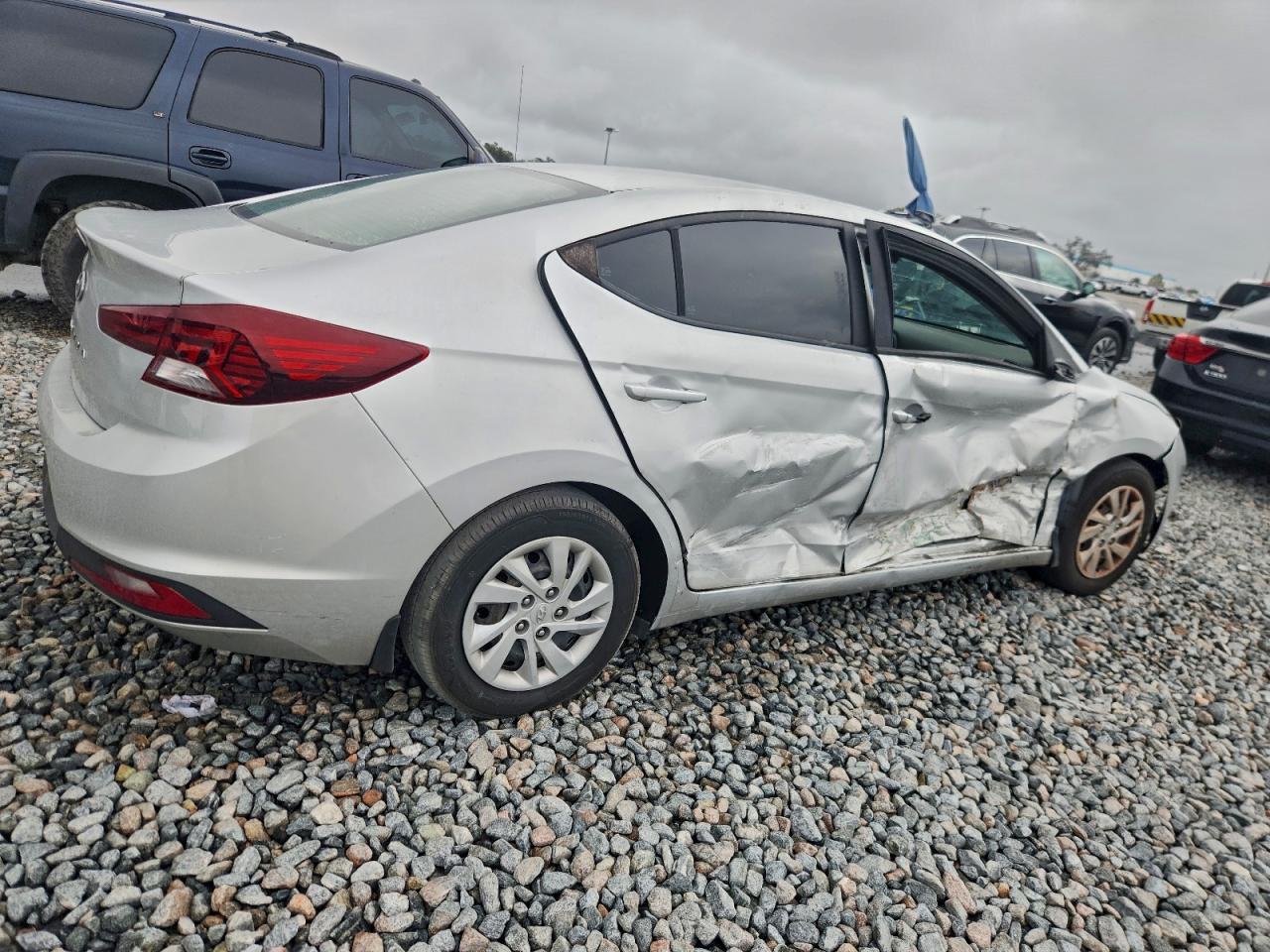 2020 Hyundai Elantra Se - Image 3