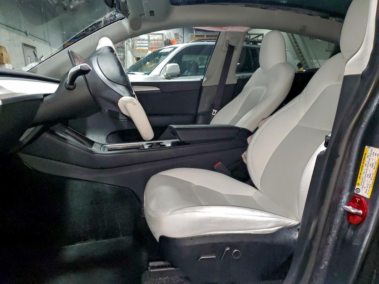 2023 Tesla Model Y - Image 7