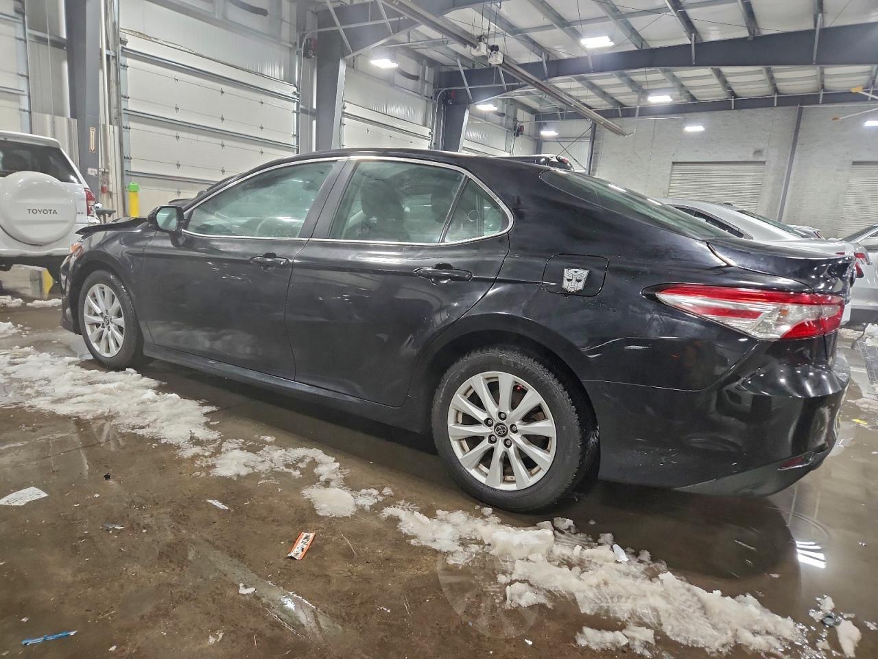 2018 Toyota Camry Le - Image 2