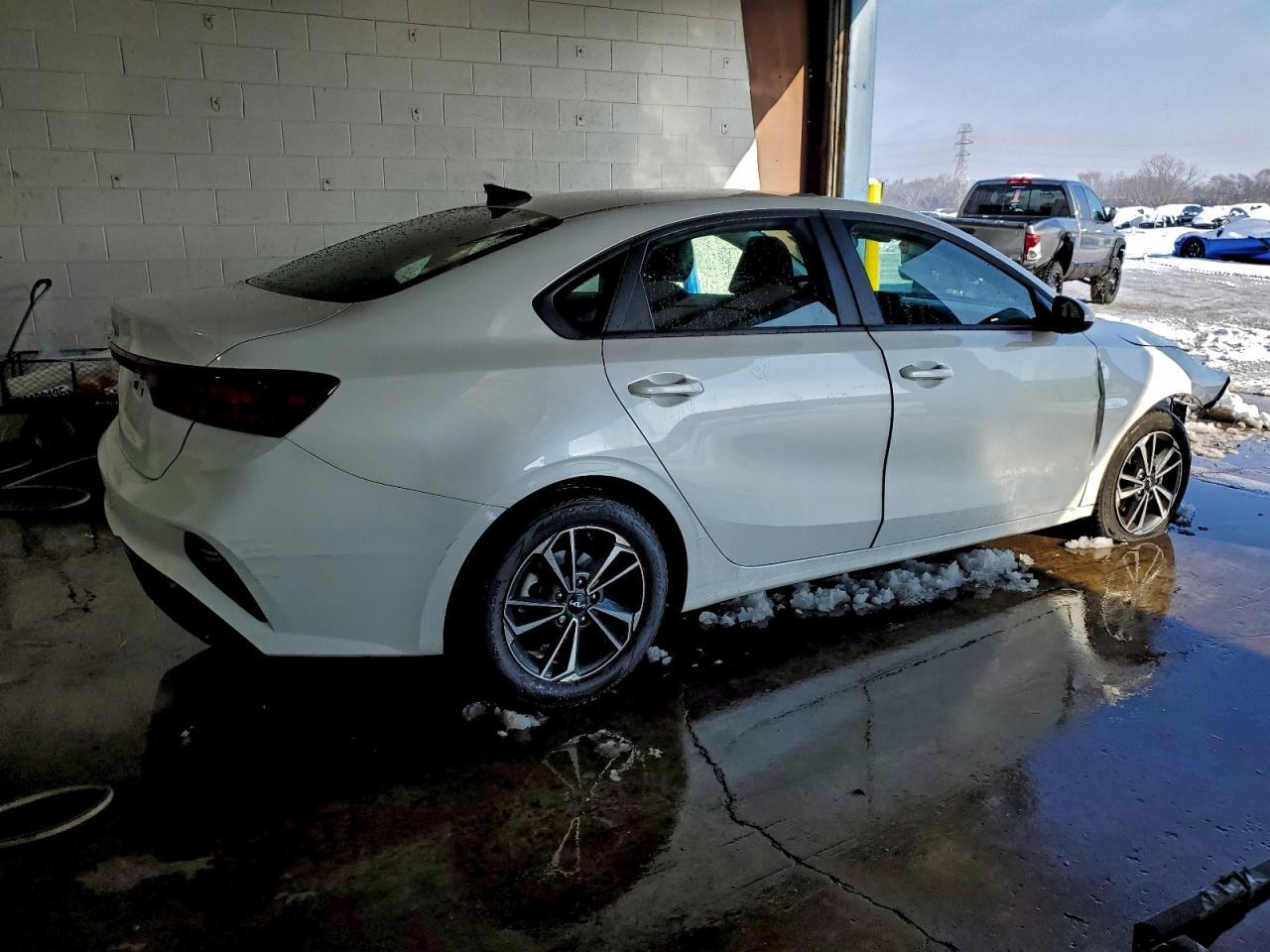 2024 Kia Forte Lx - Фото 3