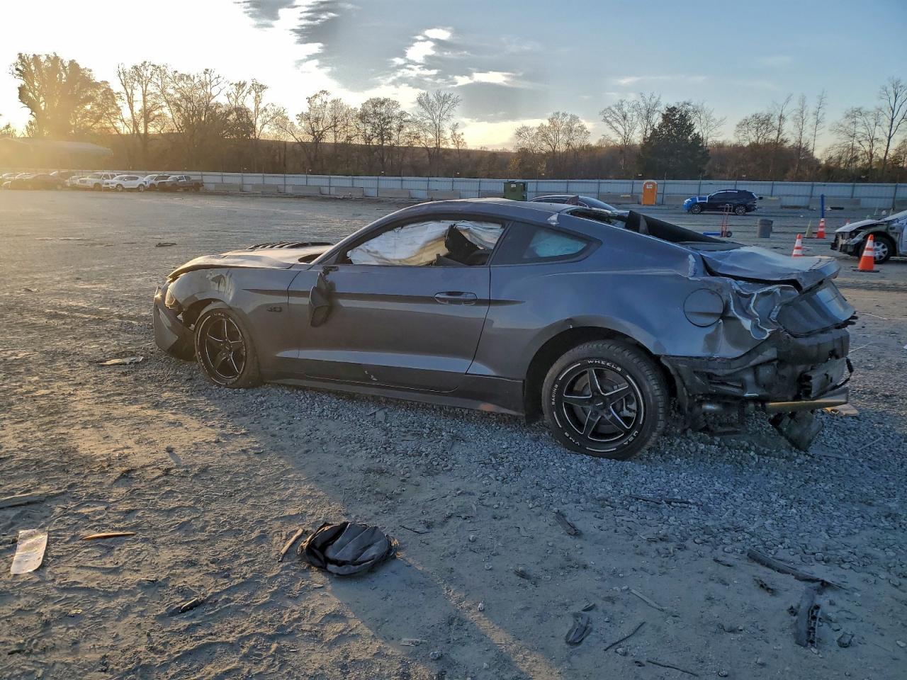 2021 Ford Mustang - Фото 2