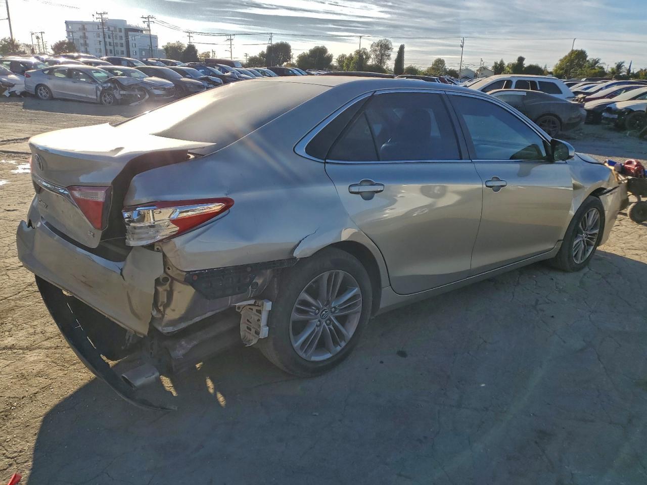 2015 Toyota Camry Le - Фото 3
