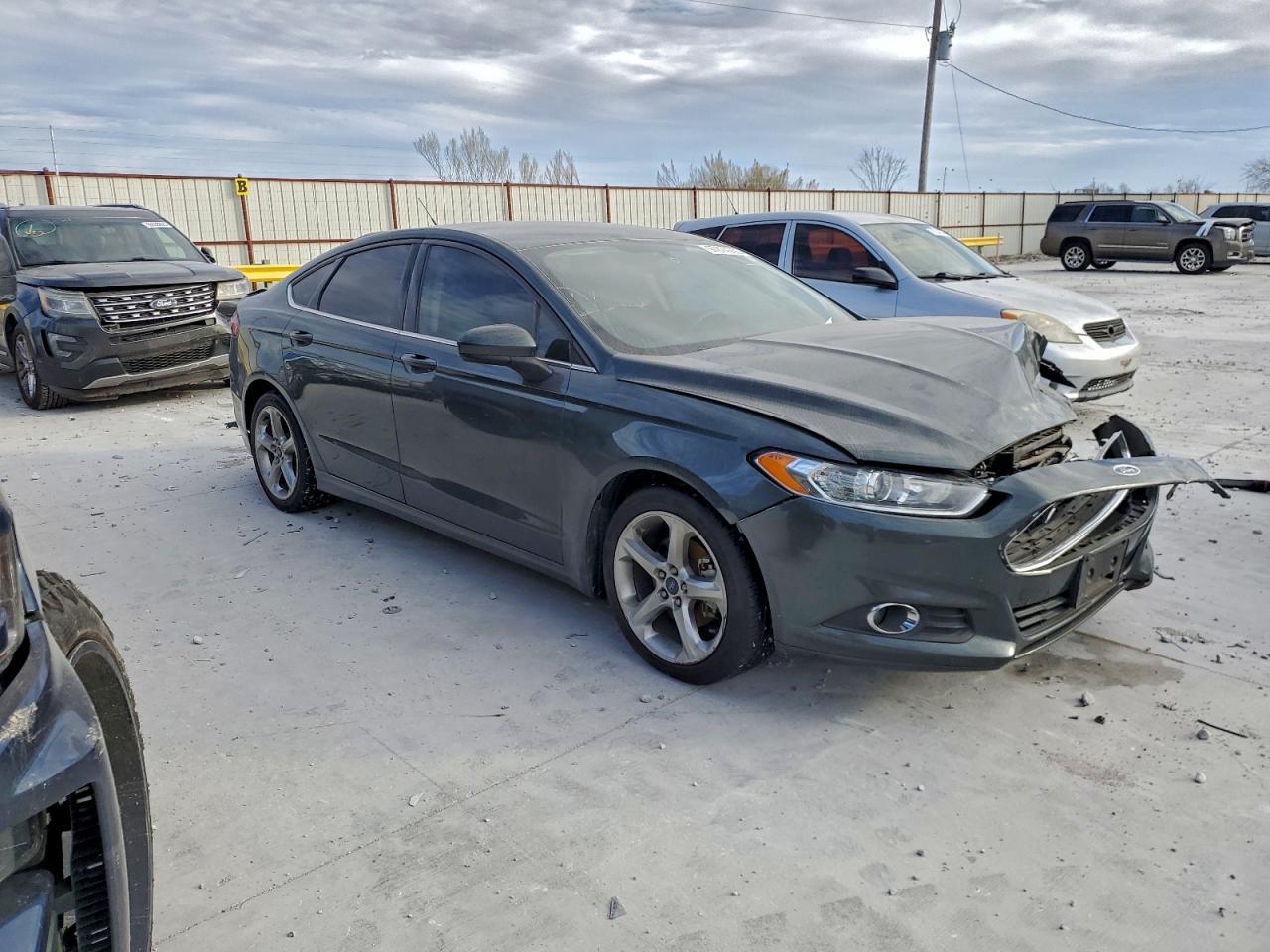 2016 Ford Fusion S - Фото 4