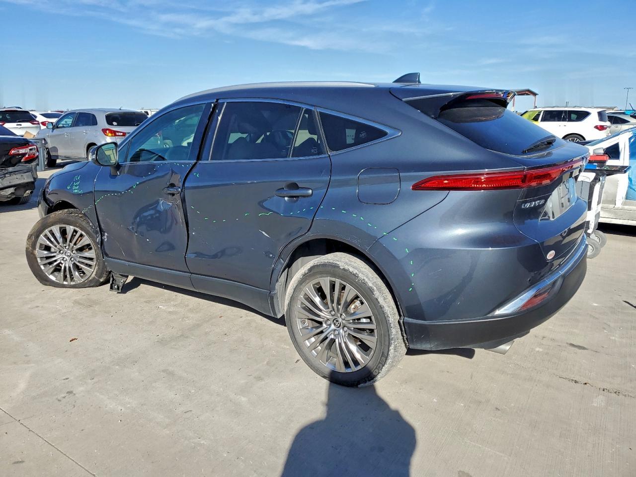 2022 Toyota Venza Le - Image 2