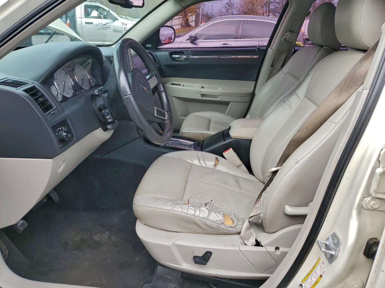 2007 Chrysler 300 Touring - Image 7