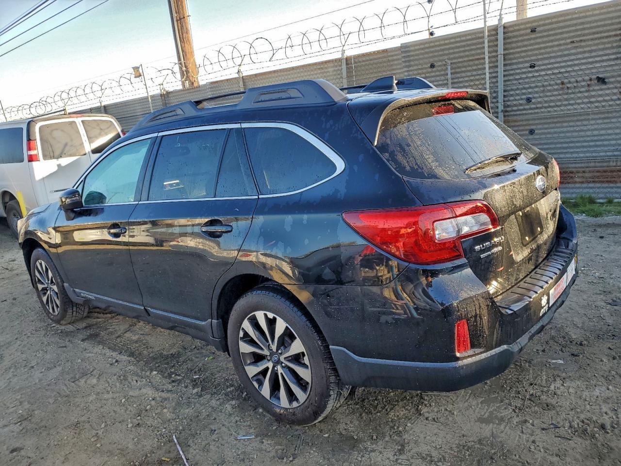 2017 Subaru Outback 3.6R Limited - Фото 2