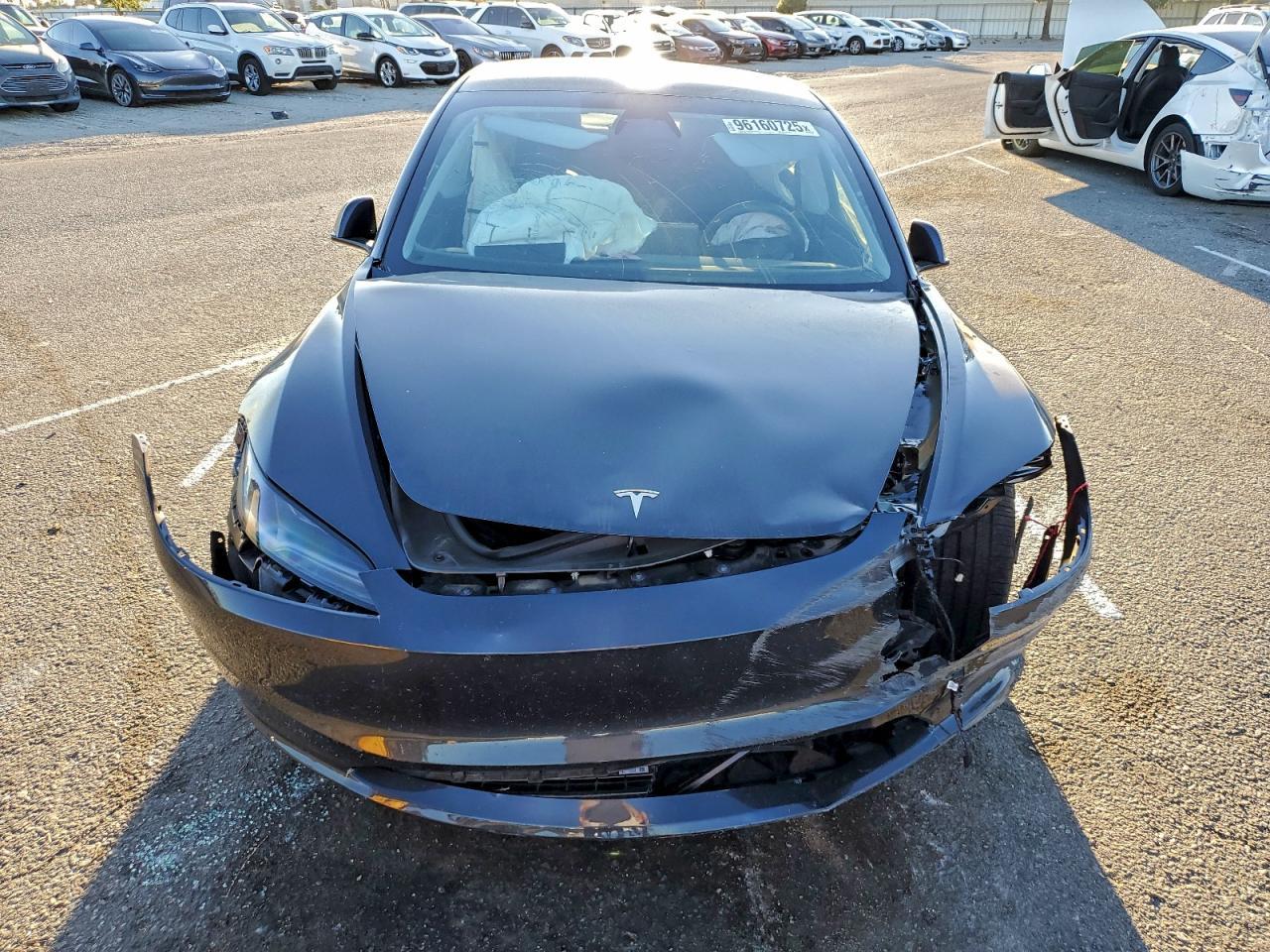 2025 Tesla Model 3 - Фото 5