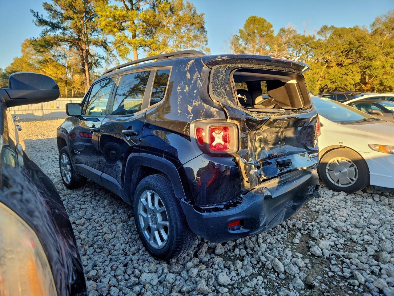 2019 Jeep Renegade Latitude - Image 2