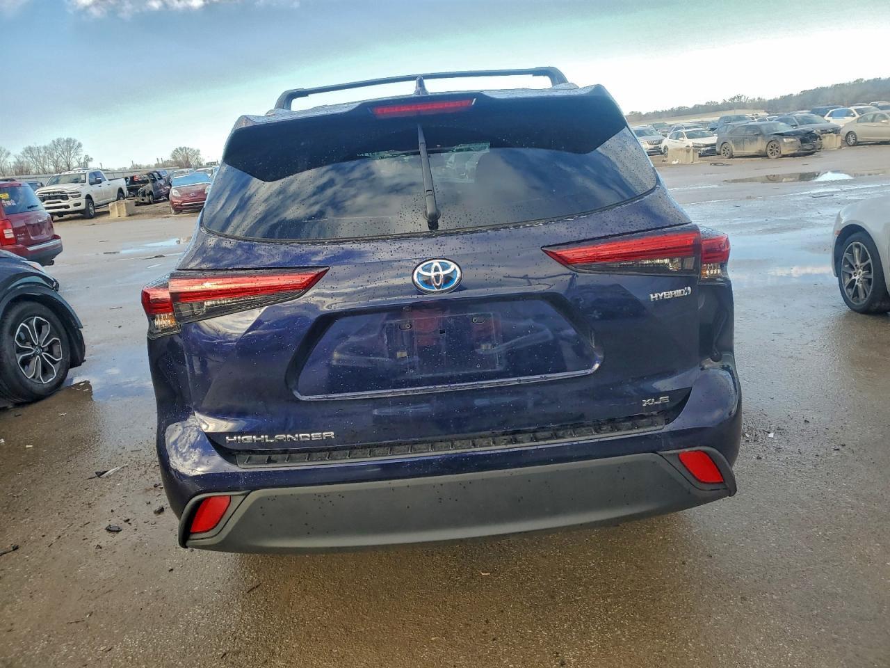 2023 Toyota Highlander - Image 6