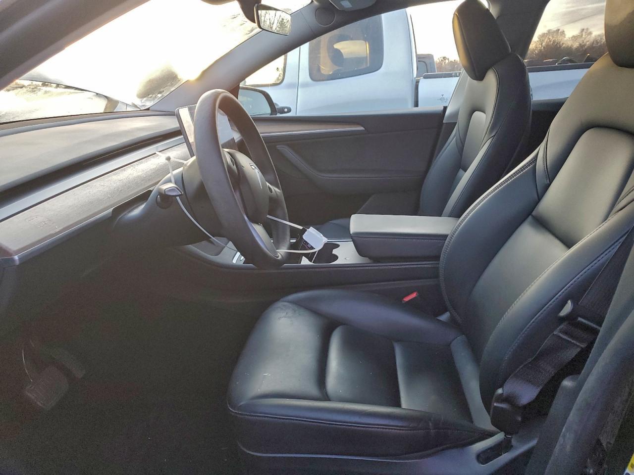 2023 Tesla Model Y - Image 7