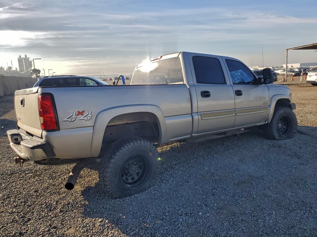 2006 Chevrolet Silverado K2500 Heavy Duty - Image 3