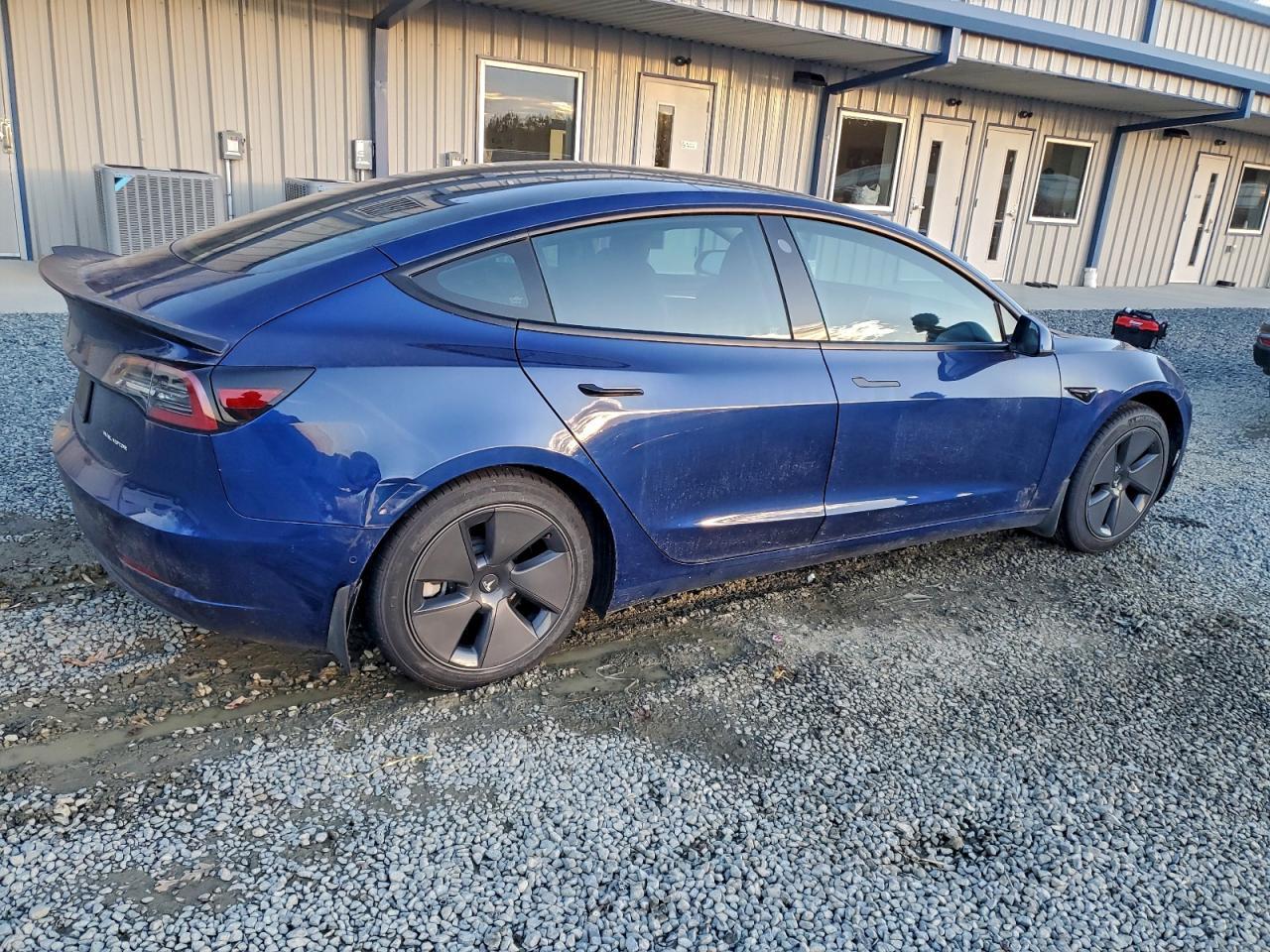 2022 Tesla Model 3 - Image 3