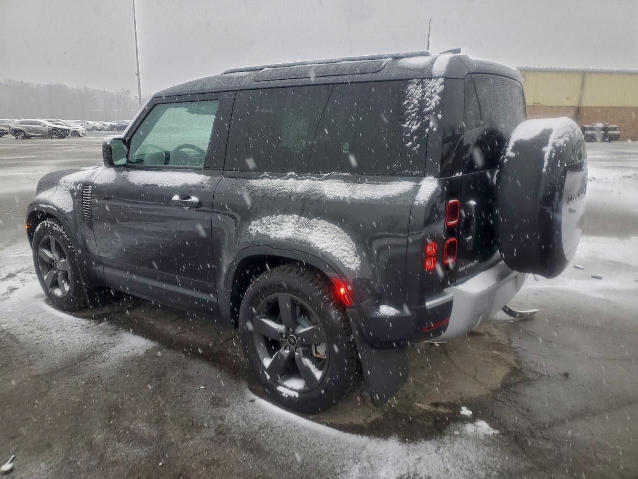 2025 Land Rover Defender 90 S - Фото 2