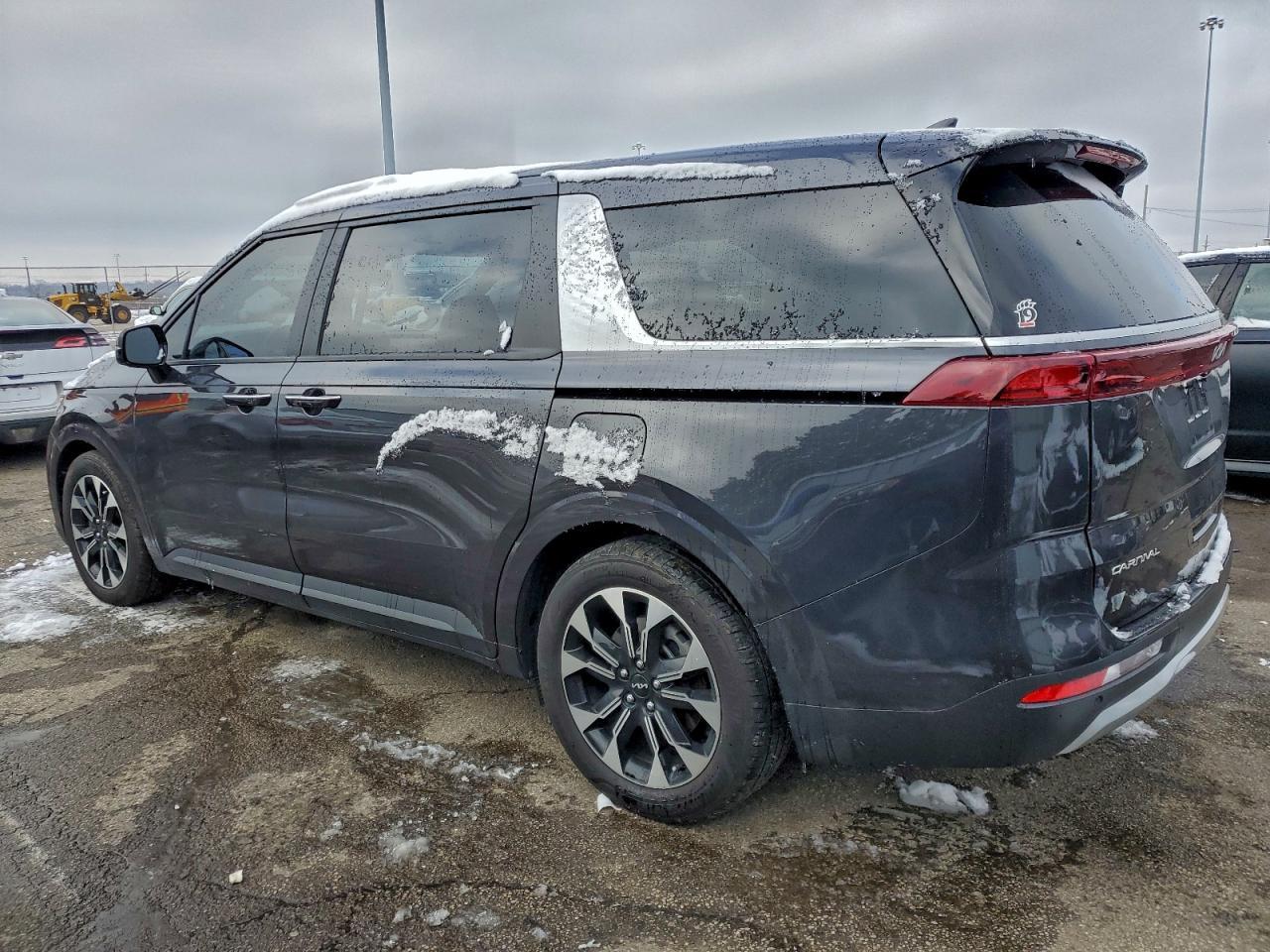 2023 Kia Carnival Ex - Image 2