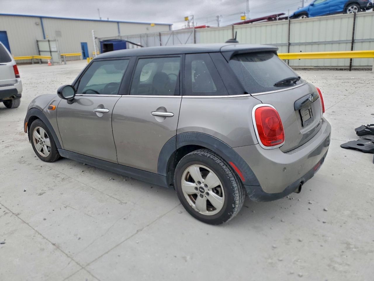 2016 Mini Cooper - Image 2